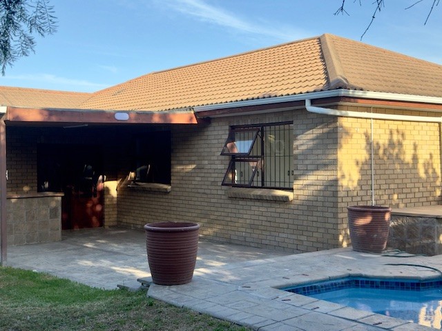 3 Bedroom Property for Sale in Uitzicht Western Cape